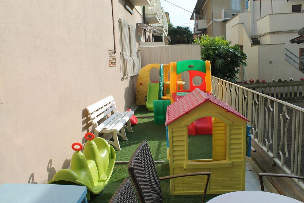 Hotel Sant'Elena Rimini Exterior foto